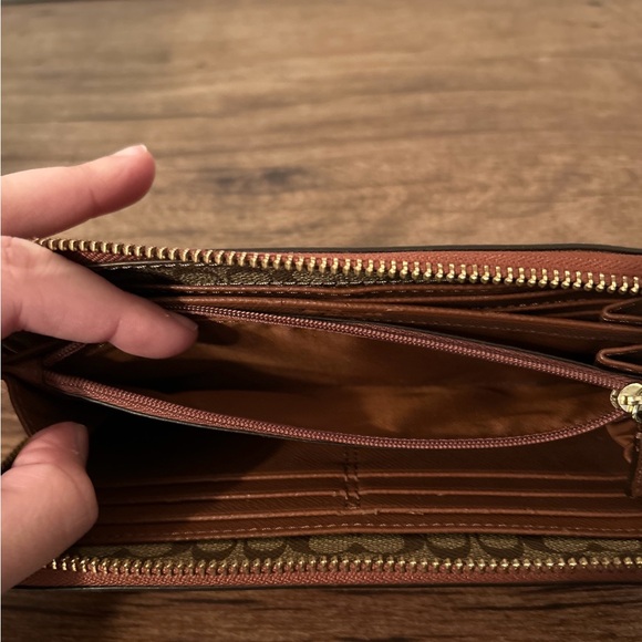 Coach Saddle Brown Leather Accordian Zip Wallet - Picture 7 of 7
